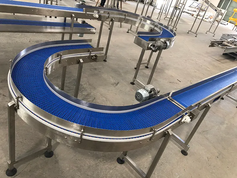 Radius modular conveyor belt