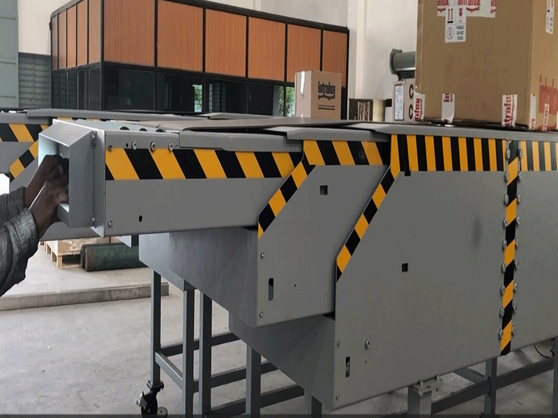Radius modular conveyor belt